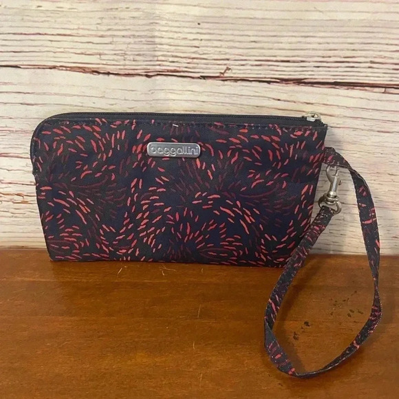 Baggallini wristlet - Picture 1 of 2